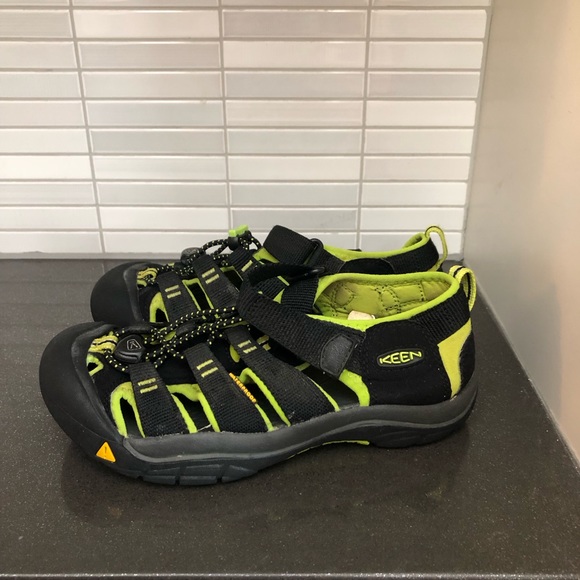 Keens kids lime green & black - Picture 3 of 11